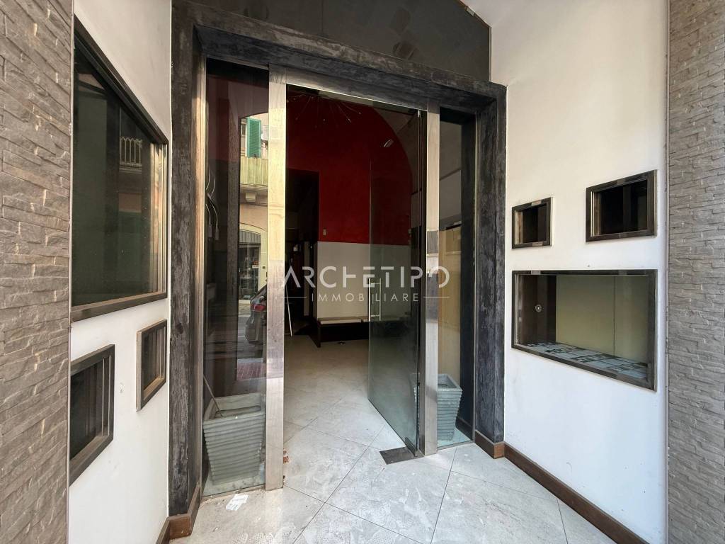 negozio in vendita a Monopoli in zona Centro Storico