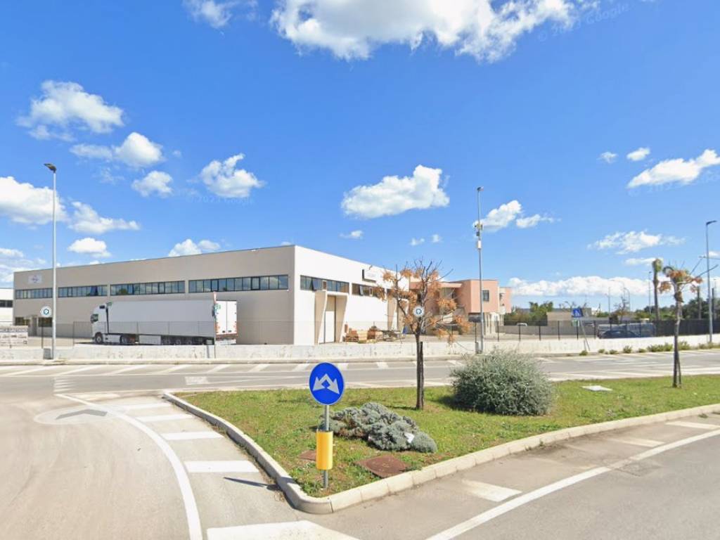 locale commerciale in vendita a Monopoli