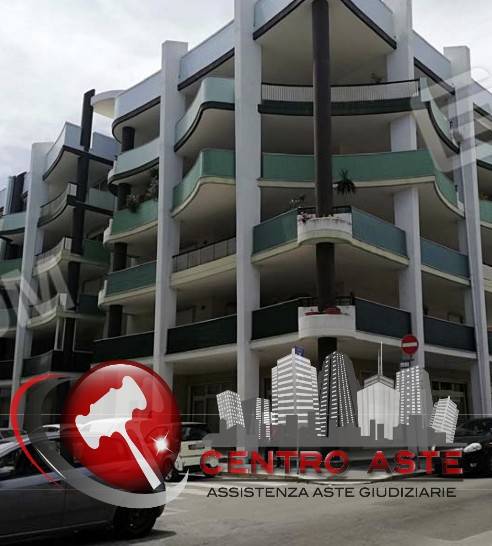 negozio in vendita a Monopoli