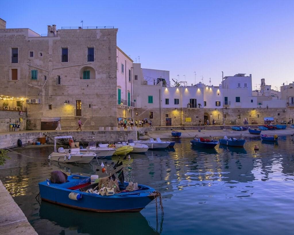 locale commerciale in vendita a Monopoli in zona Centro Storico