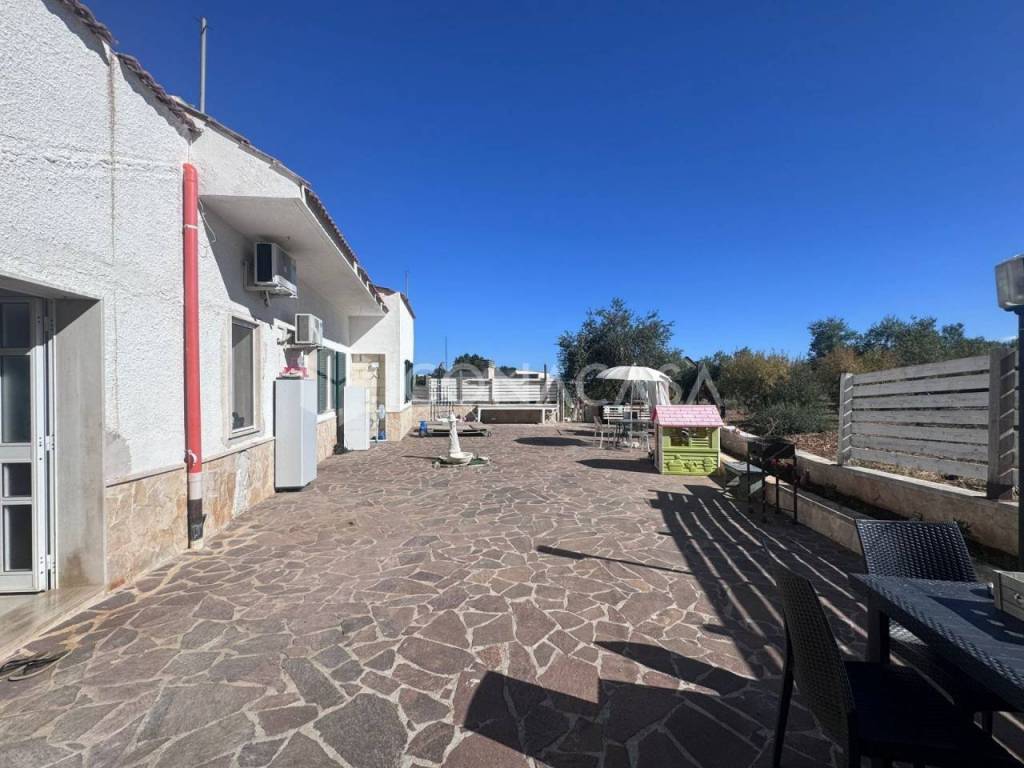 casa indipendente in vendita a Monopoli in zona Cozzana