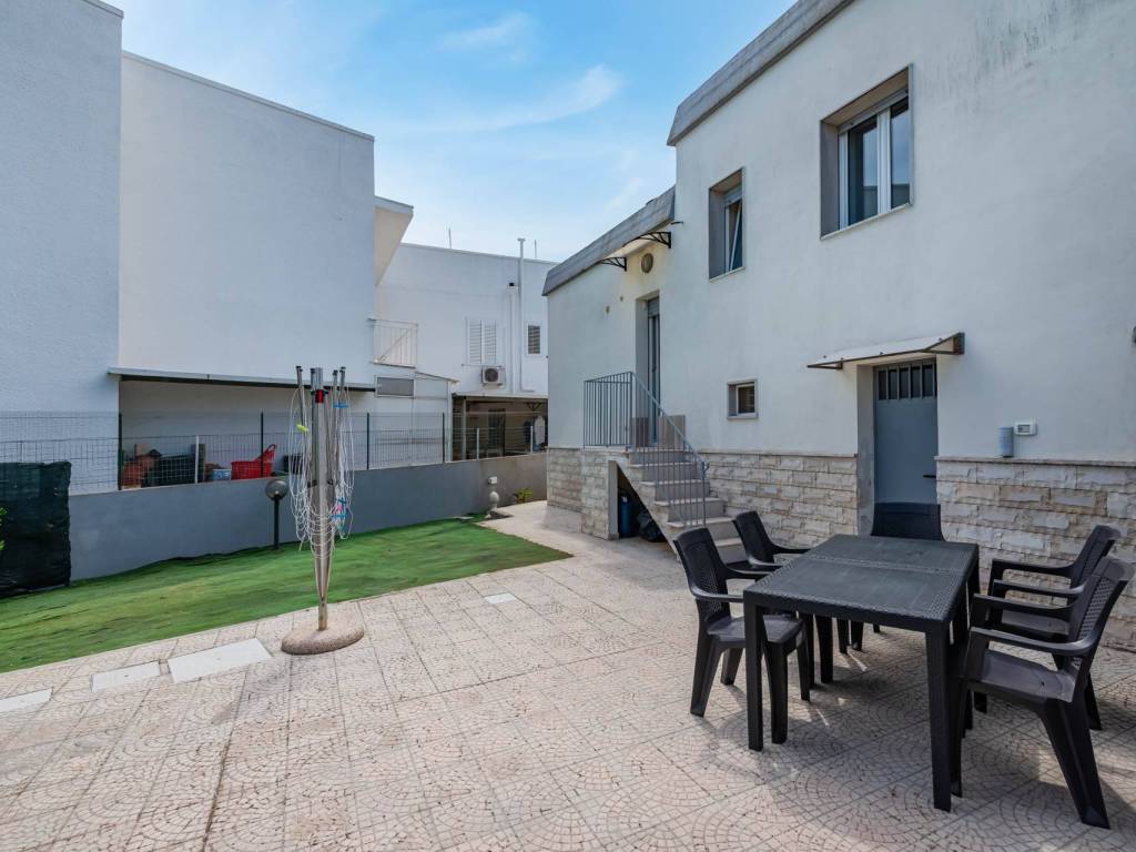 casa indipendente in vendita a Monopoli in zona Cozzana