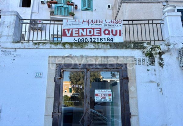 negozio in vendita a Monopoli in zona Centro Storico