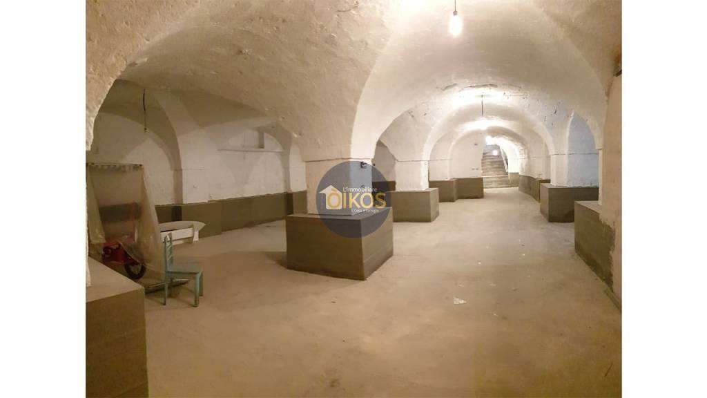 negozio in vendita a Monopoli in zona Centro Storico