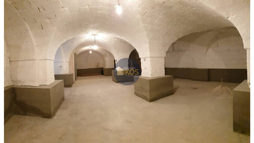 negozio in vendita a Monopoli in zona Centro Storico