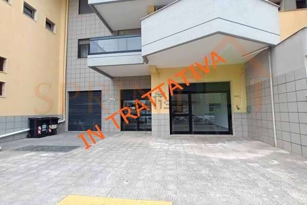 locale commerciale in vendita a Monopoli