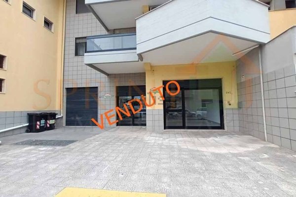 locale commerciale in vendita a Monopoli