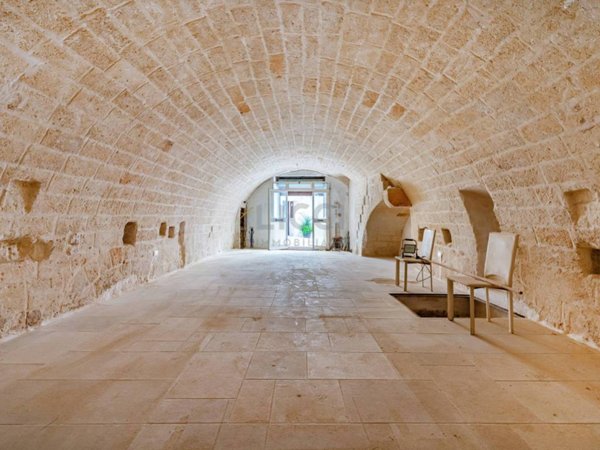 negozio in vendita a Monopoli in zona Centro Storico