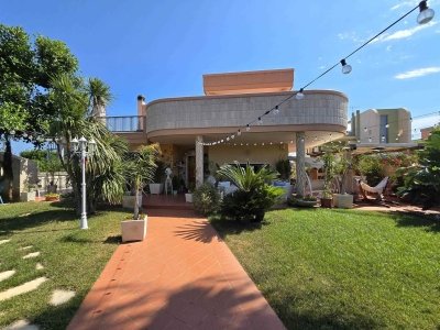 casa indipendente in vendita a Monopoli in zona Centro Storico