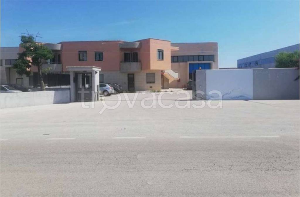 locale commerciale in vendita a Monopoli