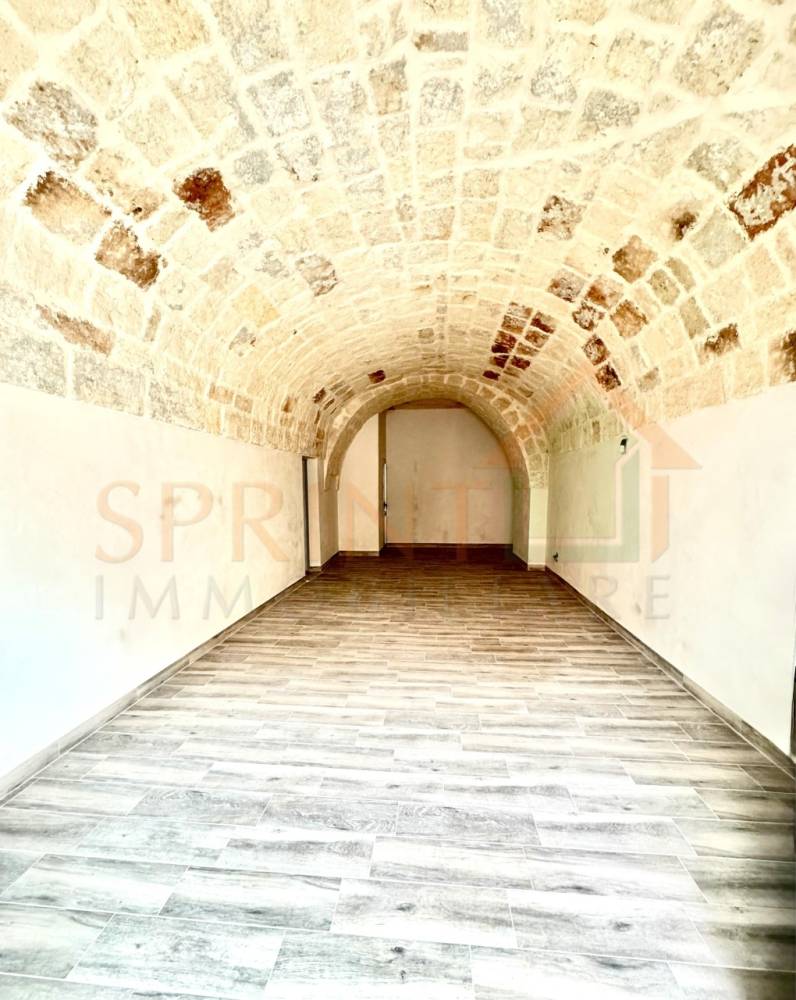 locale commerciale in vendita a Monopoli in zona Centro Storico