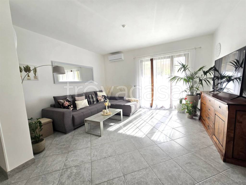 appartamento in vendita a Monopoli in zona Petrarolo