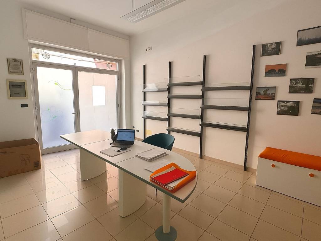 negozio in vendita a Monopoli