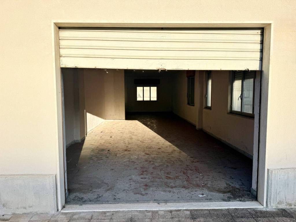 locale commerciale in vendita a Monopoli