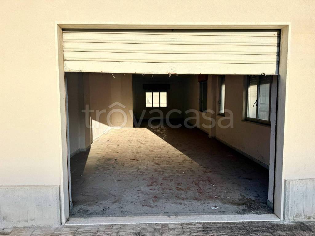 locale commerciale in vendita a Monopoli