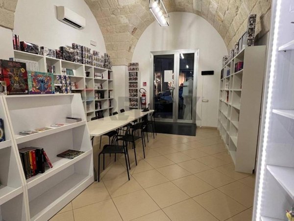 negozio in vendita a Monopoli in zona Centro Storico