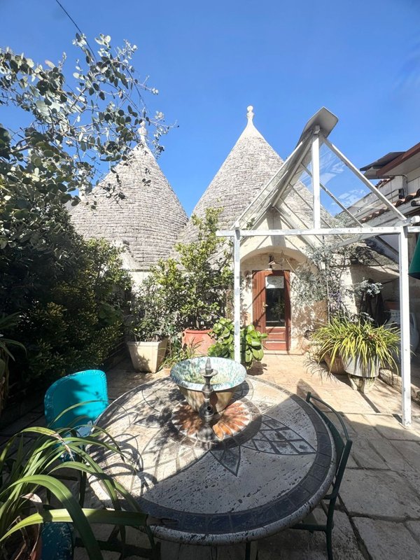 esavano in vendita a Monopoli