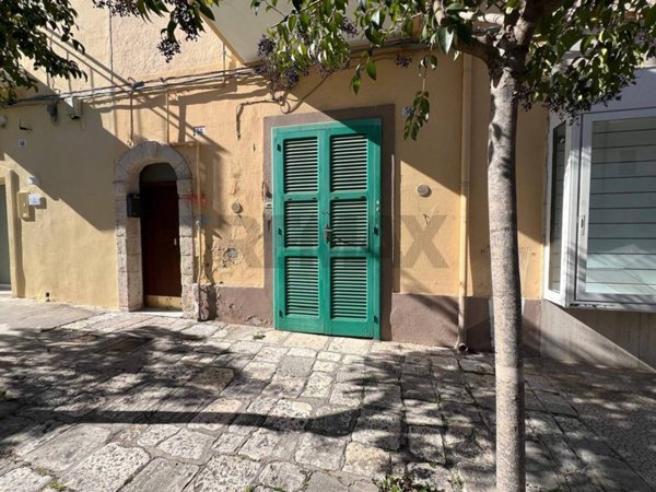 casa indipendente in vendita a Monopoli in zona Centro Storico