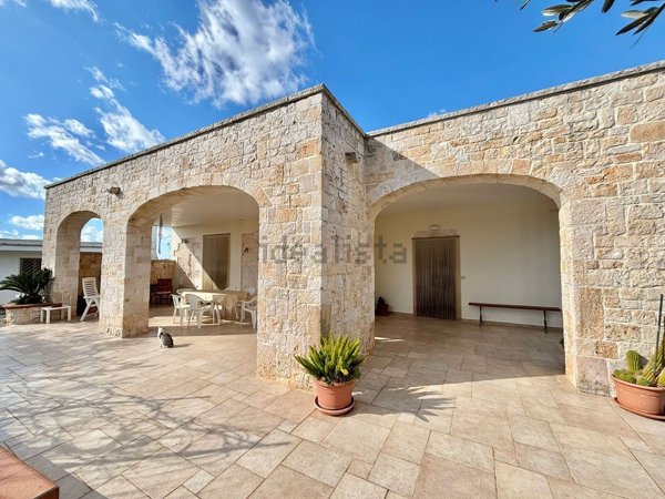 esavano in vendita a Monopoli