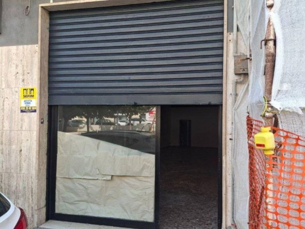 negozio in vendita a Monopoli in zona Centro Storico