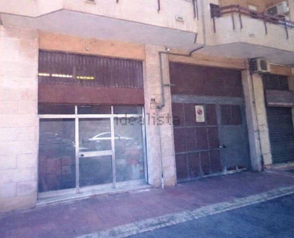 locale commerciale in vendita a Monopoli