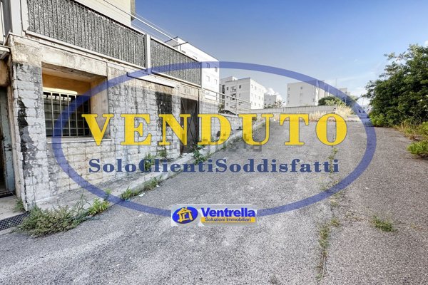 locale di sgombero in vendita a Monopoli