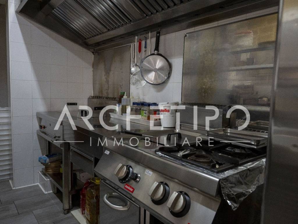 negozio in vendita a Monopoli in zona Centro Storico