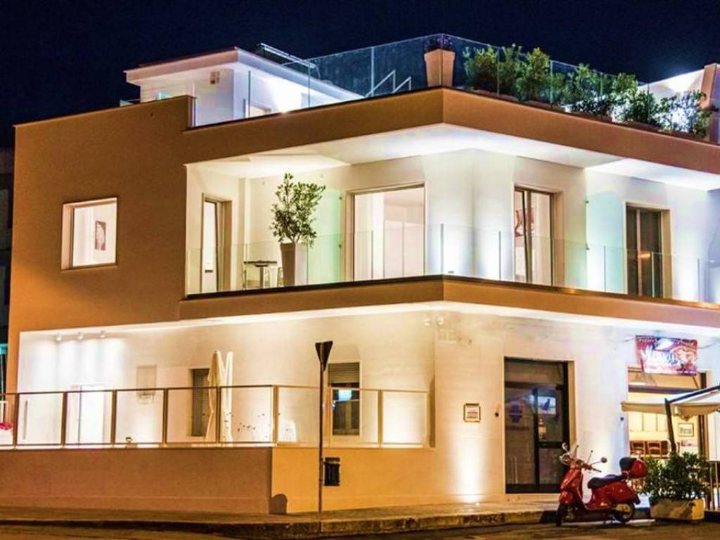 intera palazzina in vendita a Monopoli in zona Centro Storico