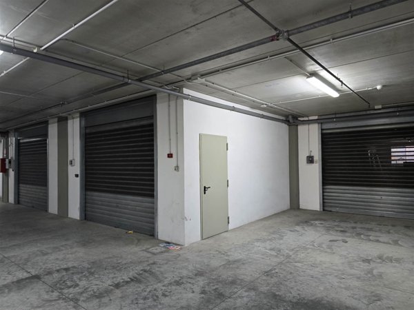 locale di sgombero in vendita a Monopoli