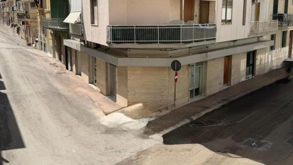 negozio in vendita a Monopoli in zona Centro Storico