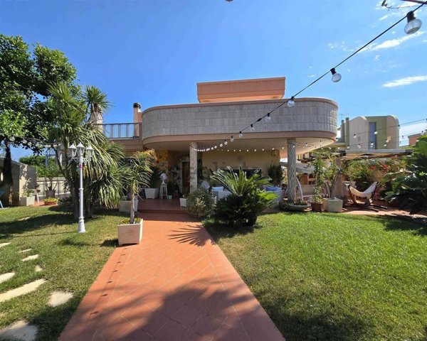 casa indipendente in vendita a Monopoli in zona Centro Storico