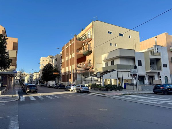 negozio in vendita a Monopoli