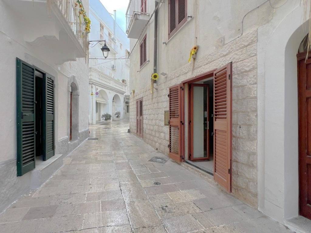 negozio in vendita a Monopoli in zona Centro Storico