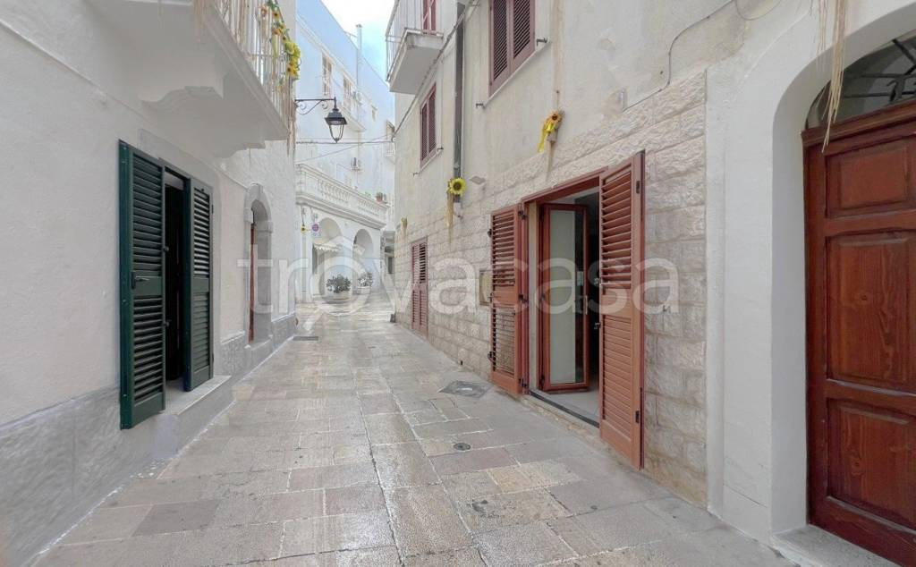 negozio in vendita a Monopoli in zona Centro Storico