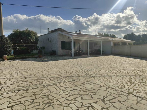 casa indipendente in vendita a Monopoli in zona Centro Storico