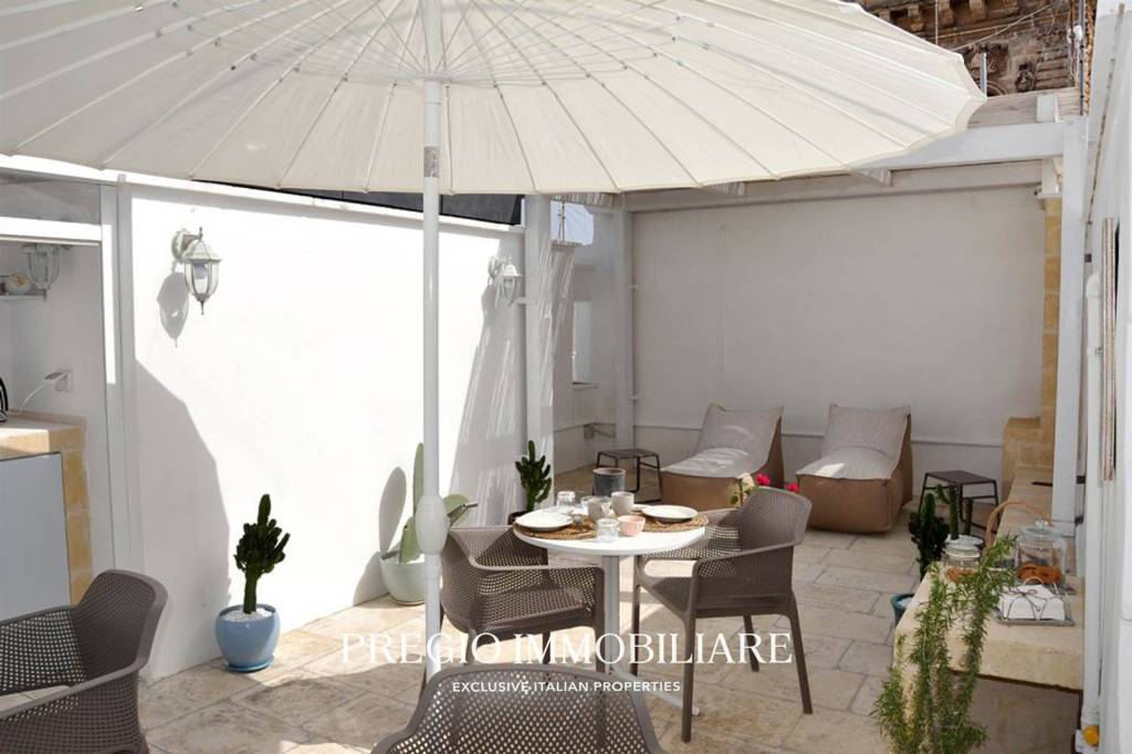casa indipendente in vendita a Monopoli in zona Centro Storico
