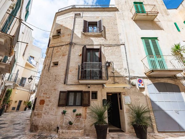 casa indipendente in vendita a Monopoli in zona Centro Storico