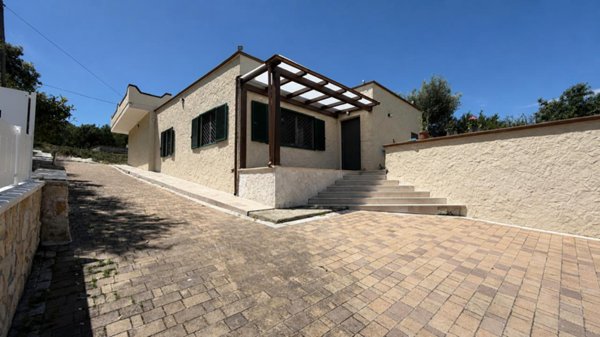 casa indipendente in vendita a Monopoli