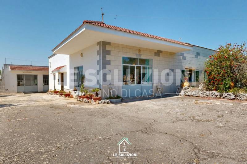 casa indipendente in vendita a Monopoli in zona Cozzana