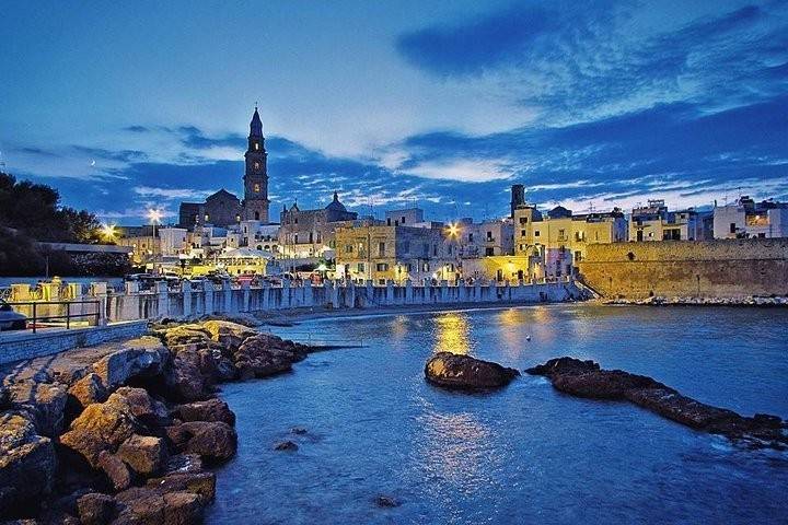 negozio in vendita a Monopoli in zona Centro Storico