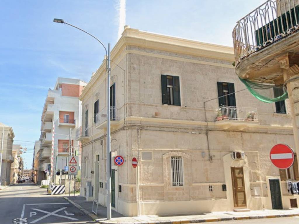 locale commerciale in vendita a Monopoli