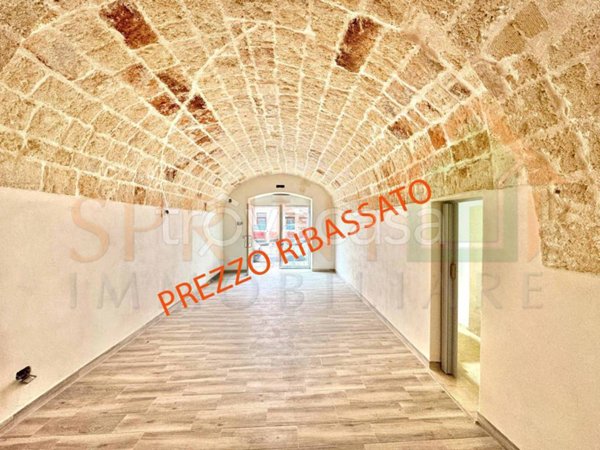 negozio in vendita a Monopoli