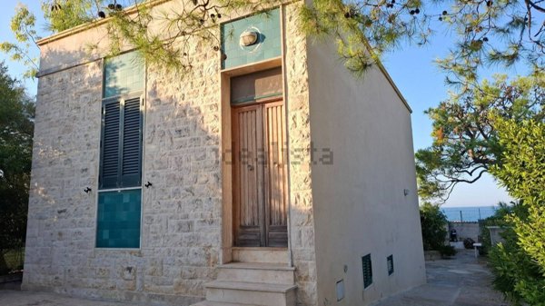 casa indipendente in vendita a Monopoli in zona Centro Storico