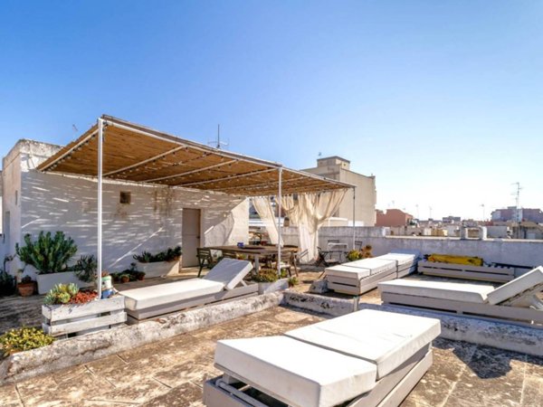 intera palazzina in vendita a Monopoli in zona Centro Storico