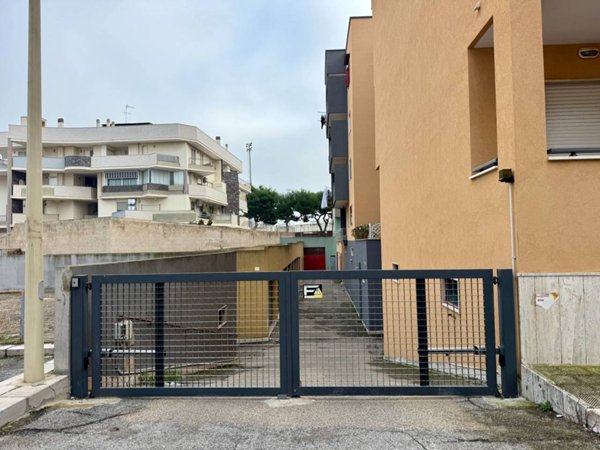 box auto in vendita a Monopoli