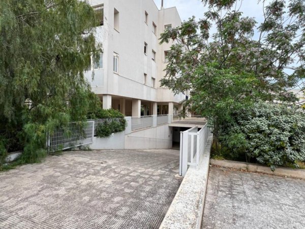intera palazzina in vendita a Monopoli in zona Grotta dell'Acqua