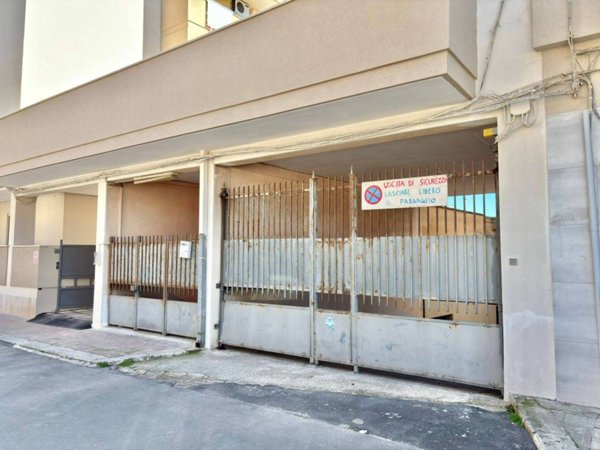 box auto in vendita a Monopoli