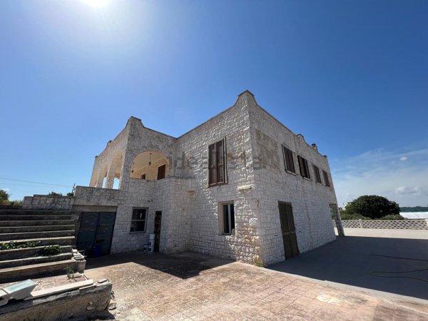 casa indipendente in vendita a Monopoli in zona Centro Storico