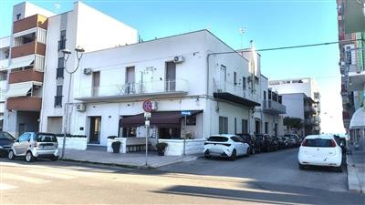 locale commerciale in vendita a Monopoli in zona Centro Storico