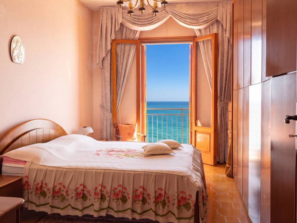intera palazzina in vendita a Monopoli in zona Centro Storico